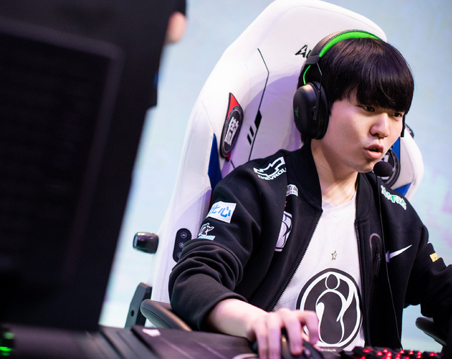 九游游戏平台-关于Doinb意外战胜美国队，比赛局势复杂引爆全场！全场沸腾不已的信息